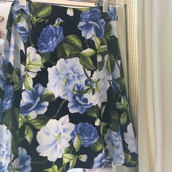 American Apparel Floral Wrap Skirt size xs/s - Picture 2 of 2